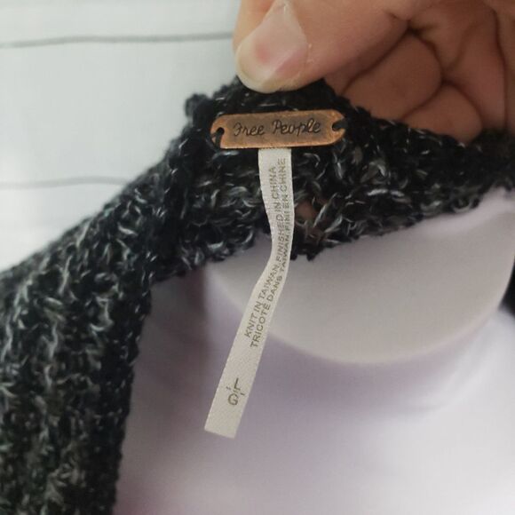 3/$25 Free People chunky knit crop top Large - Picture 6 of 7